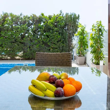 Alexia - Garden Oasis Near Coral Bay