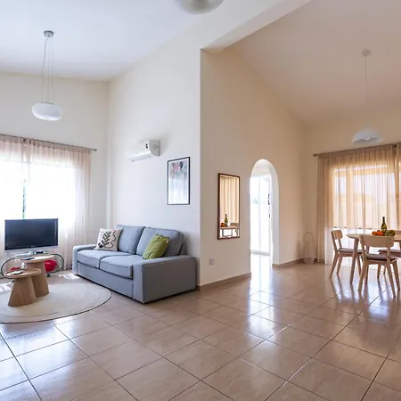 Alexia - Garden Oasis Near Coral Bay 펜션