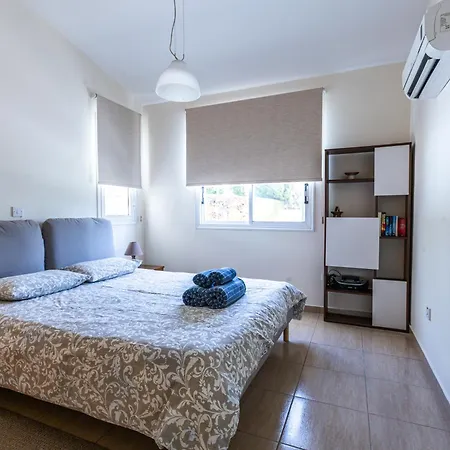 Alexia - Garden Oasis Near Coral Bay 펜션 *