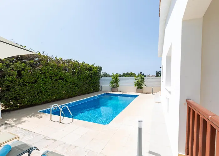 Alexia - Garden Oasis Near Coral Bay Peyia