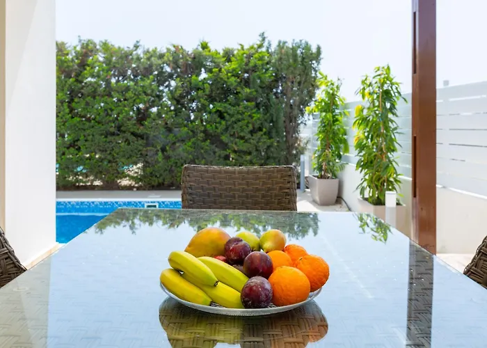 Alexia - Garden Oasis Near Coral Bay