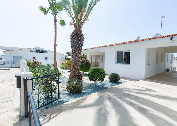 Alexia - Garden Oasis Near Coral Bay Casa vacanze