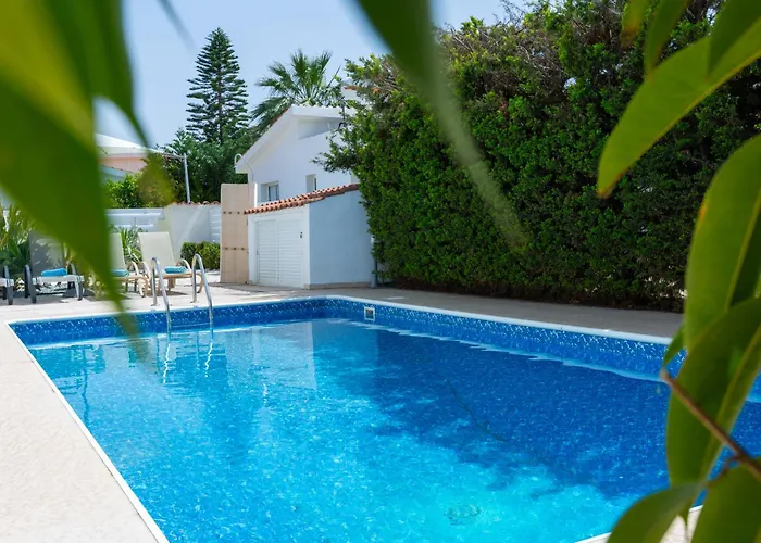 Alexia - Garden Oasis Near Coral Bay Peyia