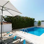 Alexia - Garden Oasis Near Coral Bay בית נופש