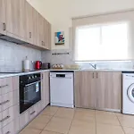 בית נופש Alexia - Garden Oasis Near Coral Bay פאהיה