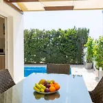 Alexia - Garden Oasis Near Coral Bay פאהיה