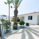 Alexia - Garden Oasis Near Coral Bay בית נופש