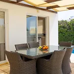 Alexia - Garden Oasis Near Coral Bay *