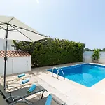 Alexia - Garden Oasis Near Coral Bay פאהיה