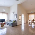 Alexia - Garden Oasis Near Coral Bay בית נופש
