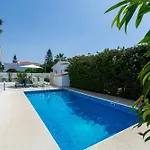 Alexia - Garden Oasis Near Coral Bay בית נופש *