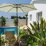 Alexia - Garden Oasis Near Coral Bay בית נופש *