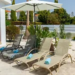 Alexia - Garden Oasis Near Coral Bay בית נופש *