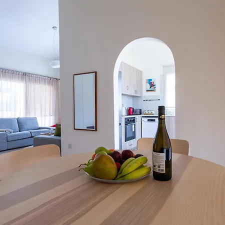 Alexia - Garden Oasis Near Coral Bay Case de vacanță *