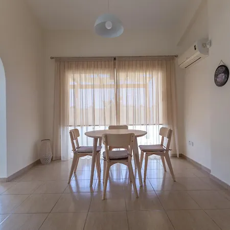 Alexia - Garden Oasis Near Coral Bay *