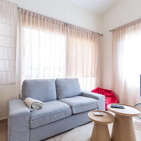 Alexia - Garden Oasis Near Coral Bay Case de vacanță *