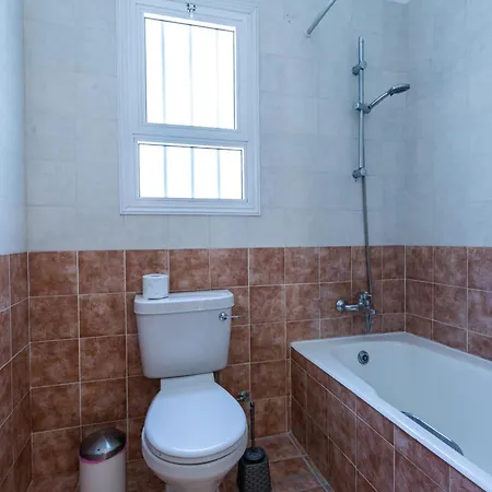 Alexia - Garden Oasis Near Coral Bay