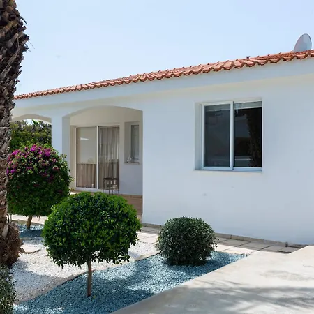 Case de vacanță Alexia - Garden Oasis Near Coral Bay Peyia