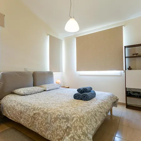 Case de vacanță Alexia - Garden Oasis Near Coral Bay Peyia