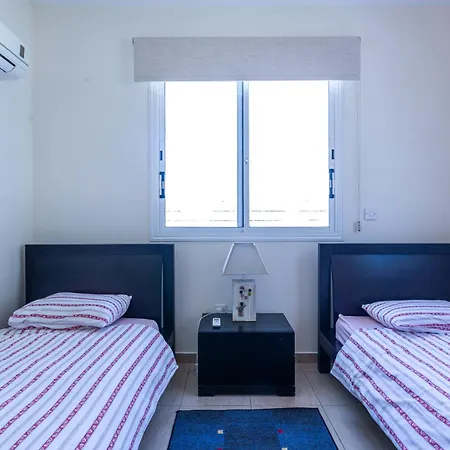 Alexia - Garden Oasis Near Coral Bay *