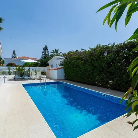 Alexia - Garden Oasis Near Coral Bay Semesterbostad *