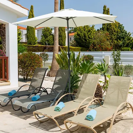 Semesterbostad Alexia - Garden Oasis Near Coral Bay *