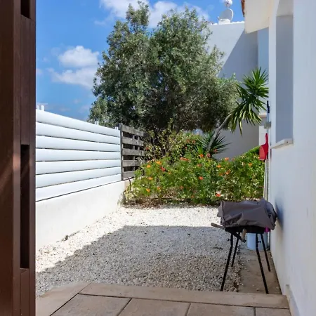 Alexia - Garden Oasis Near Coral Bay