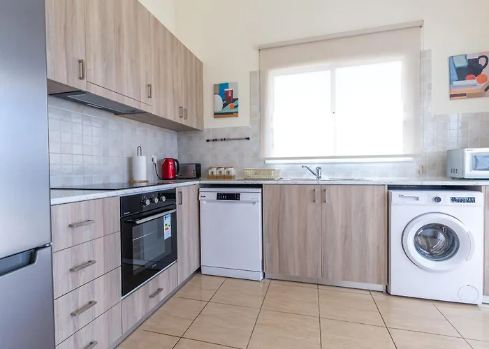 Semesterbostad Alexia - Garden Oasis Near Coral Bay Pégeia