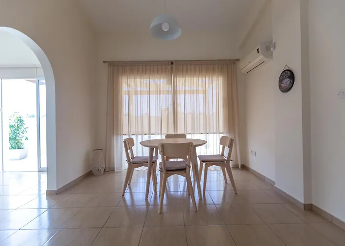 Alexia - Garden Oasis Near Coral Bay *