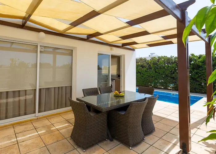 Alexia - Garden Oasis Near Coral Bay *