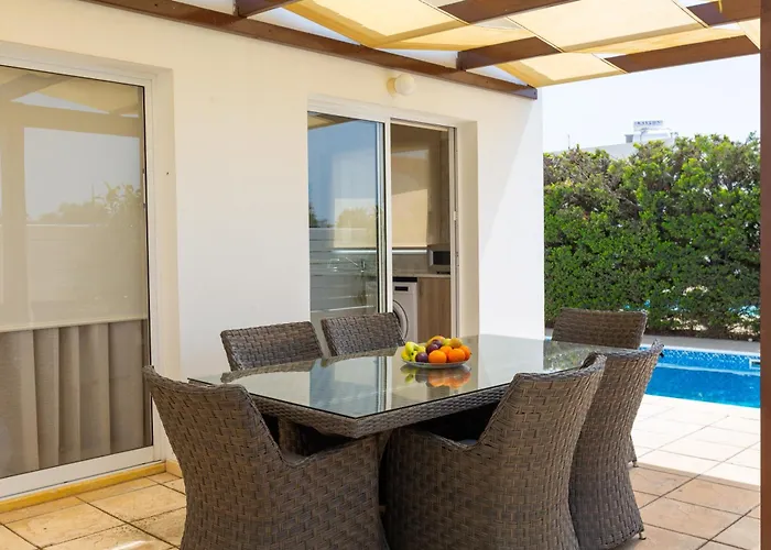 Alexia - Garden Oasis Near Coral Bay *