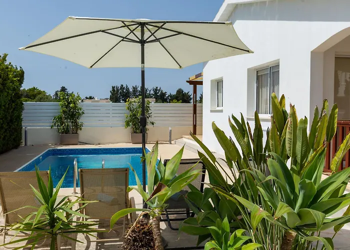 Alexia - Garden Oasis Near Coral Bay Semesterbostad *