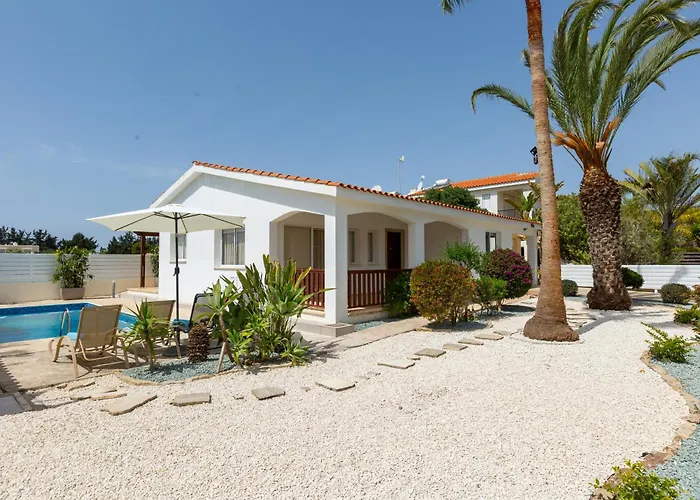 Semesterbostad Alexia - Garden Oasis Near Coral Bay Pégeia